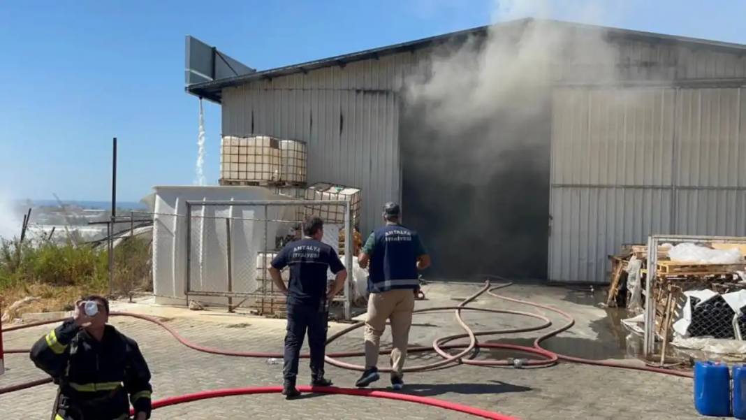 Serada Başlayan Alevler Kimyasal Deposuna Sıçradı 3